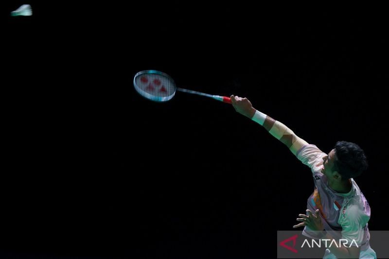 Alwi Farhan, Unggulan Pertama, Raih Gelar Juara Macau Open 2025: Kalahkan Justin Hoh Dua Gim Langsung!