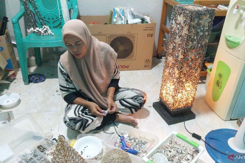 Dari Limbah Pesisir Jadi Rupiah: Kisah Inovasi Kerang Belah UMKM Kasemen, Ternyata Polanya Mirip Bunga!