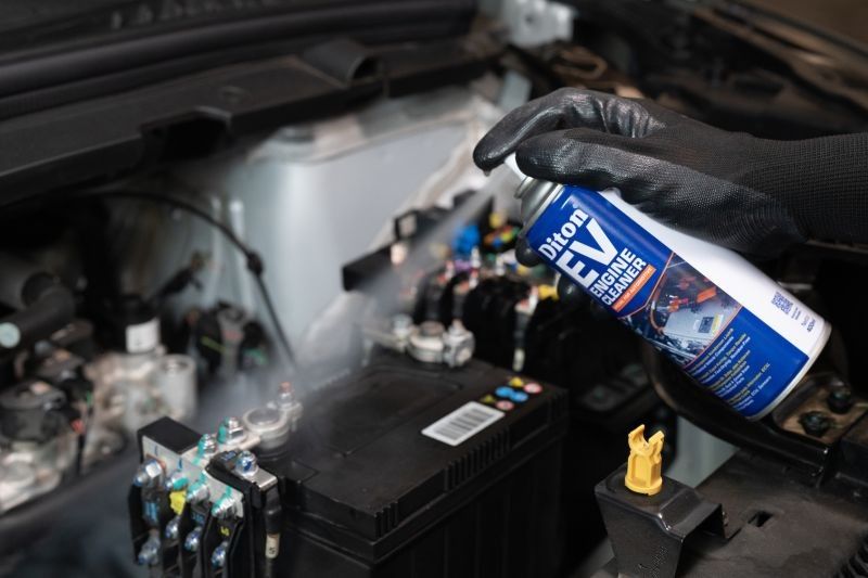 Terobosan Diton Premium: Pembersih EV Canggih Diluncurkan di GIIAS 2025, Jaga Performa Kendaraan Listrik Optimal