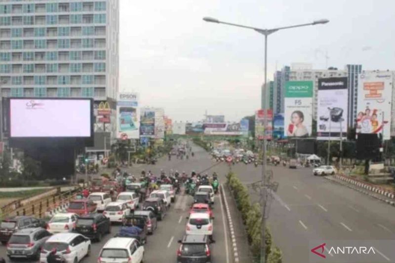 Fakta Mengejutkan: Ribuan Reklame Tak Berizin di Bekasi Sorotan DPRD, Rugikan PAD Kota!