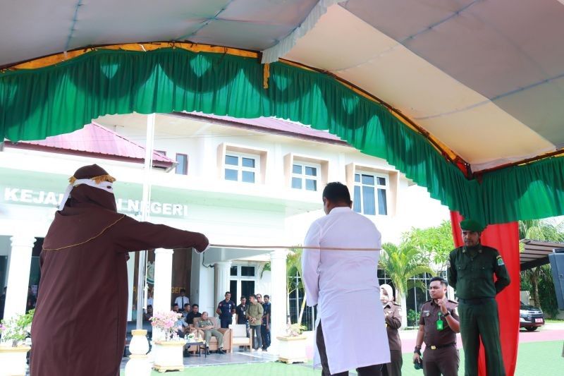 Fakta Unik: Kejaksaan Aceh Jaya Eksekusi Hukuman Cambuk Terhadap Empat Terpidana Judi Online, Begini Detailnya!