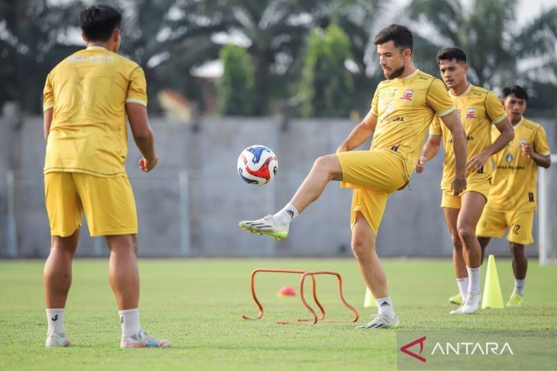 Madura United Bidik Bek Asing Afrika dari Liga 1 Iran, Salah Satu Liga Terbaik di Asia