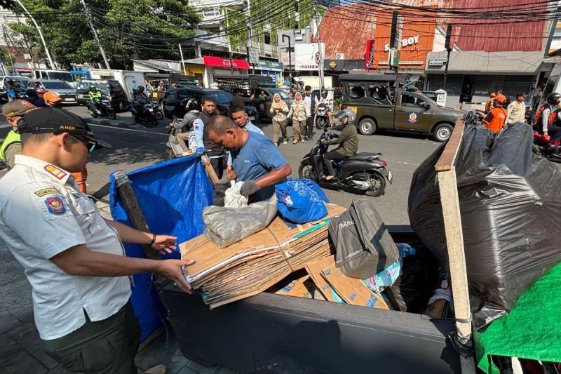 Terungkap: 5 Juru Parkir Liar dan 4 PPKS Diamankan dalam Penertiban di Jakarta Pusat