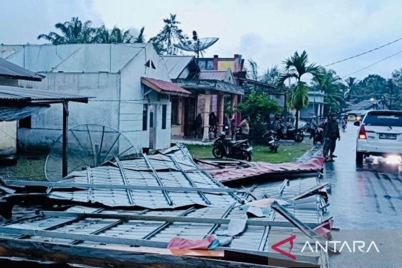 BPBD Aceh Barat Sigap Perbaiki Atap Rumah Korban Puting Beliung, Puluhan Jiwa Terdampak