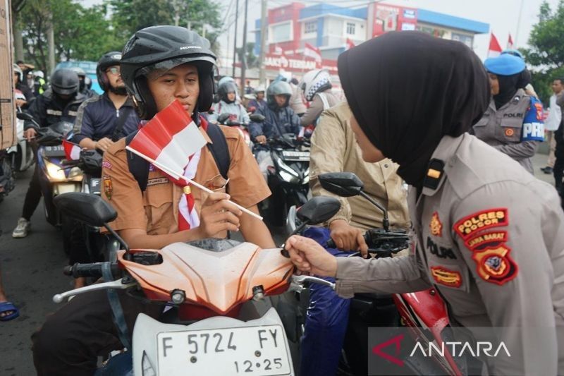 Fakta Unik: Polres Bogor Bagikan 17.845 Bendera Merah Putih Sambut HUT ke-80 RI, Tingkatkan Nasionalisme!