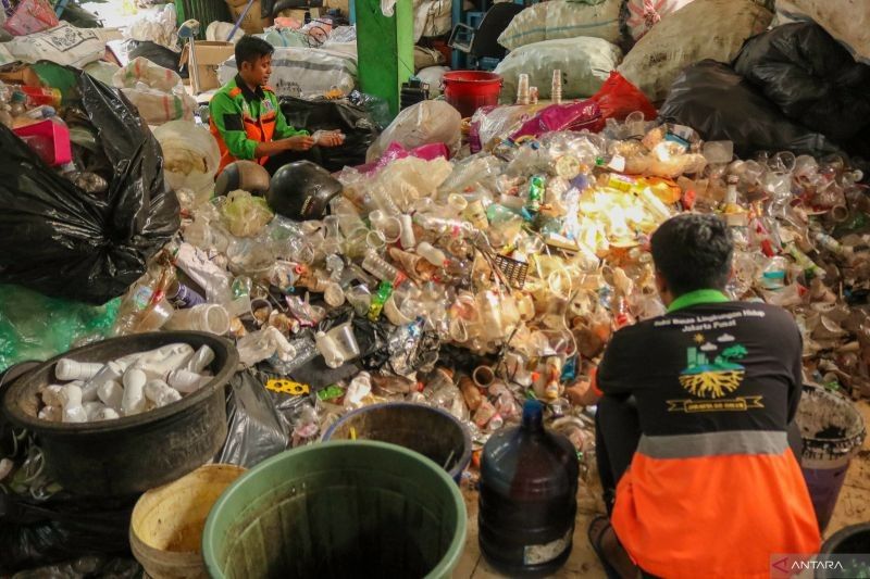 Fakta Unik: Seluruh RW Punya Pengurus! Bank Sampah Jakarta Pusat Berhasil Ubah Sampah Jadi THR Puluhan Juta