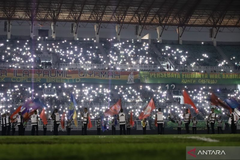 Menteri Dito Ariotedjo Resmi Buka BRI Super League 2025/2026 di GBT Surabaya, Diiringi Tarian Eksotika Jawa Timur