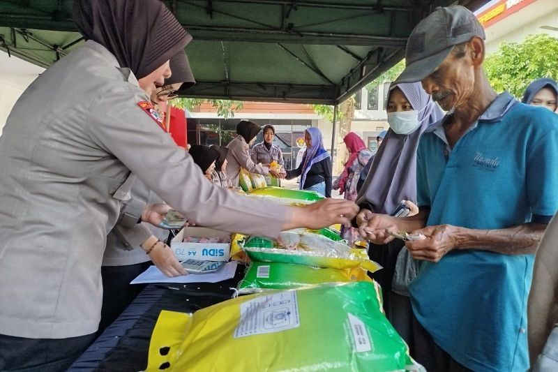 Fakta Unik Pasar Murah Ponorogo: Polres Gelar GPM Serentak di 21 Kecamatan, 47 Ton Beras Disiapkan!
