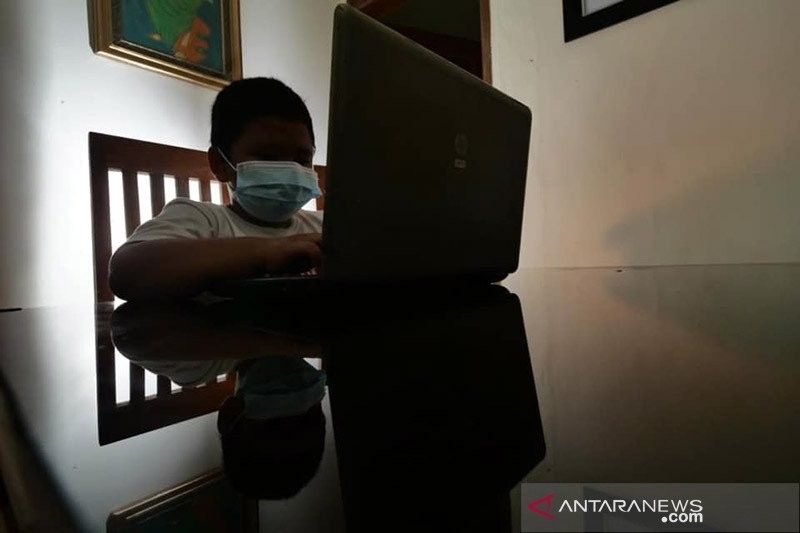 Uji Coba Pendidikan Jarak Jauh PMI di SIKK: Kisah Haru Anak Pekerja Migran Raih Mimpi Sekolah