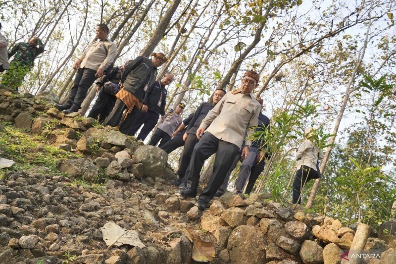 Misteri 13 Teras: Menbud Dorong Kajian Mendalam Situs Pasir Lulumpang untuk Ungkap Sejarah yang Hilang