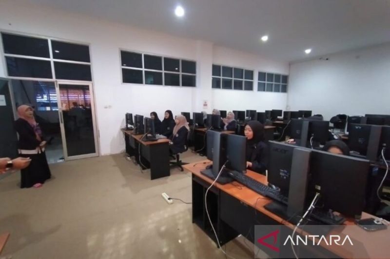 Raih Sertifikasi Zahir Internasional 2025, Belasan Mahasiswa Poliban Siap Bersaing di Dunia Kerja