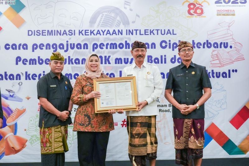 Kemenkumham Bali Serahkan Sertifikat Merek Gotik: Inovasi Penanganan Sampah Plastik Badung Resmi Diakui