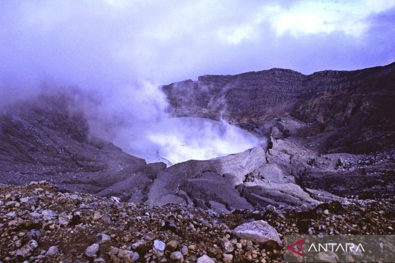 Gunung Dempo Meletus Tiba-Tiba: Pagar Alam Siaga, Waspada Letusan Freatik