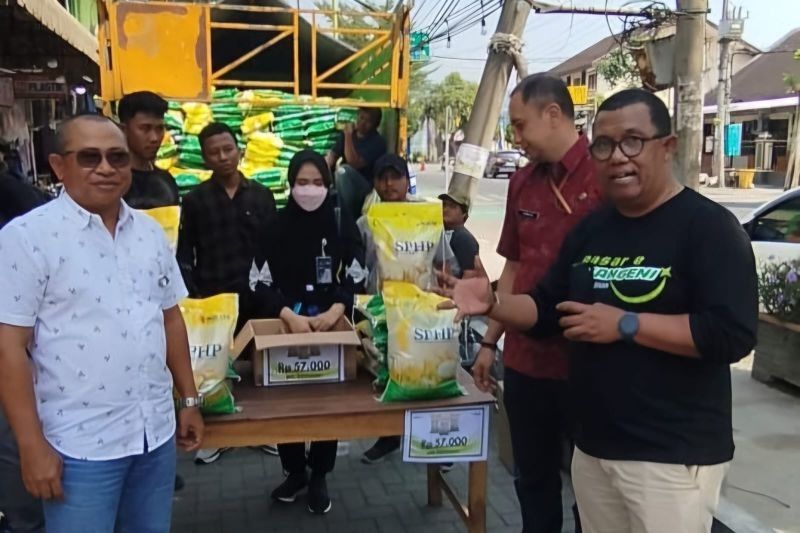 Pemkot Kediri Gandeng Bulog Salurkan 5 Ton Beras SPHP, Atasi Harga dan Isu Beras Oplosan