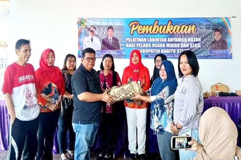 Meningkatnya Keterampilan Perajin Rotan Barito Utara: Inovasi Produk Anyaman Unggul untuk Pasar Global