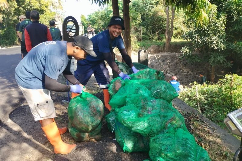 Tahukah Anda? Pramuka Buleleng Turun Tangan Bersihkan Sampah Plastik demi Edukasi Lingkungan