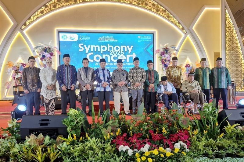 Dwiki Dharmawan Pukau Penonton dalam Konser Simfoni Megah Bersama 200 Siswa Rayakan 40 Tahun Yayasan
