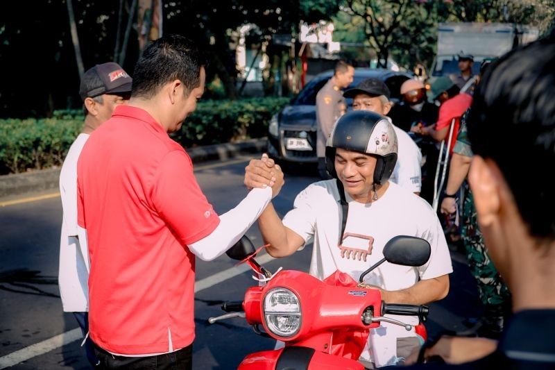 Inisiatif Unik: Forkopimda Jembrana dan Penyandang Disabilitas Semarakkan HUT RI ke-80 dengan Pembagian Bendera Merah Putih