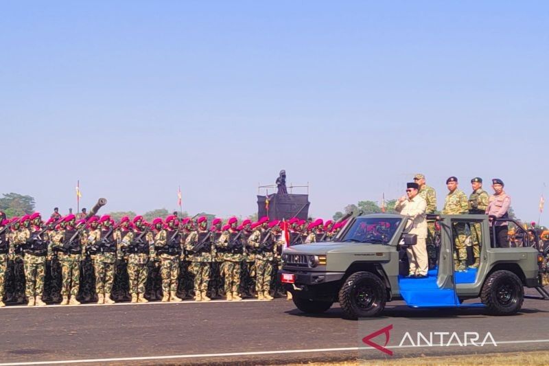 Ribuan Warga Padati Batujajar Saksikan Pengukuhan Wakil Panglima TNI dan Parade Alutsista