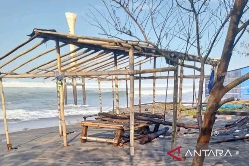 Waspada! BPBD Cianjur Siaga Gelombang Tinggi di Pantai Selatan, Puluhan Perahu Tenggelam