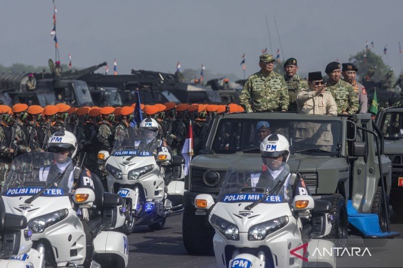 Perintah Tegas Prabowo: Komandan TNI Harus Pimpin dari Garis Depan, Ini Alasannya!