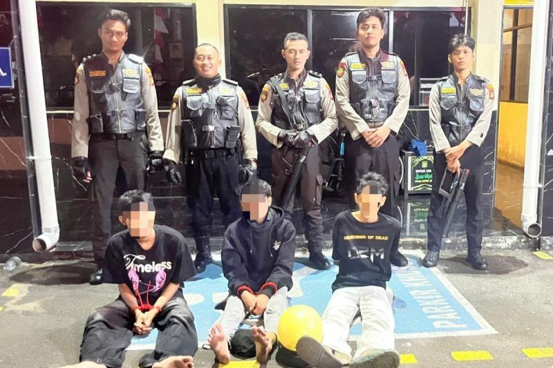 Patroli Dini Hari: Tujuh Remaja Diduga Hendak Tawuran di Jakarta Pusat Diamankan Polisi