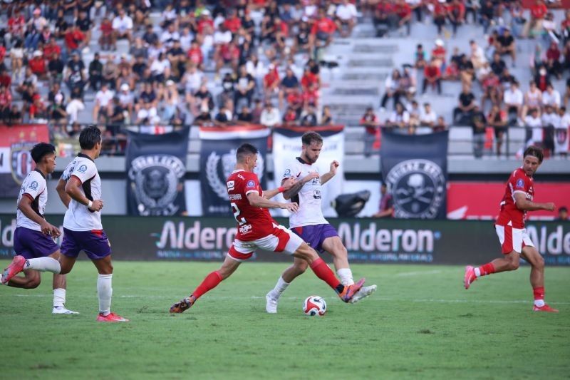 Drama Menit Akhir: Pelatih Persik Kediri Ungkap Kunci Sukses Tahan Imbang Bali United di Laga Perdana Liga 1