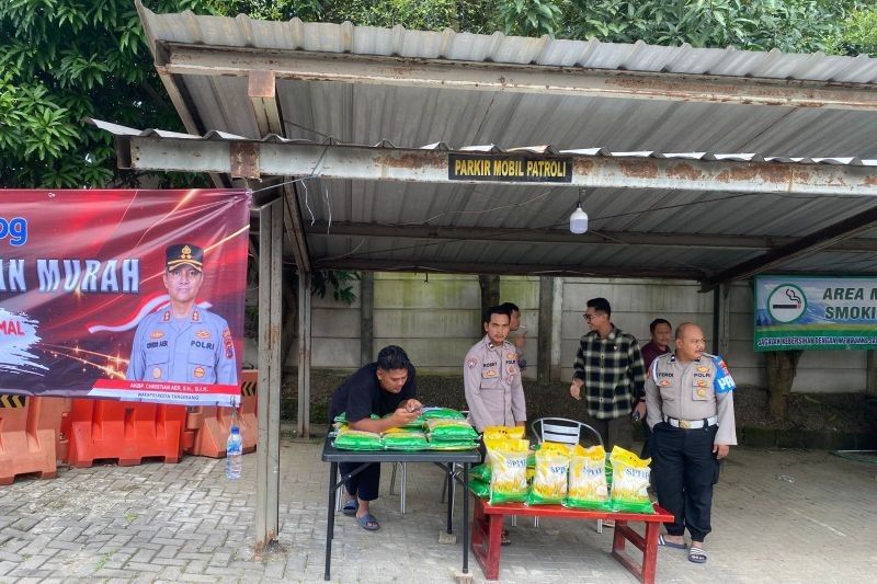 Fakta Menarik: Polda Banten Salurkan Puluhan Ton Beras dalam Gerakan Pangan Murah, Bantu Kebutuhan Masyarakat