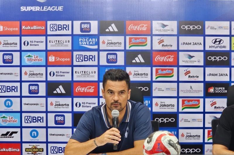 Mantan Pelatih Persija, Carlos Pena, Soroti Kualitas Rumput JIS: 'Tidak Pernah Bagus'