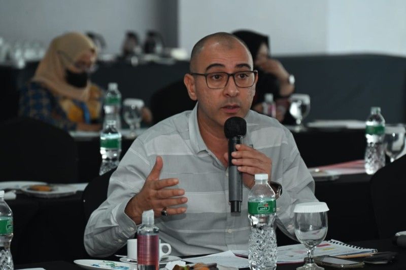 Fakta Mengejutkan: Ratusan Miliar Rupiah Tumpukan Gula Pasir di Gudang Jawa Timur Jadi Sorotan DPR
