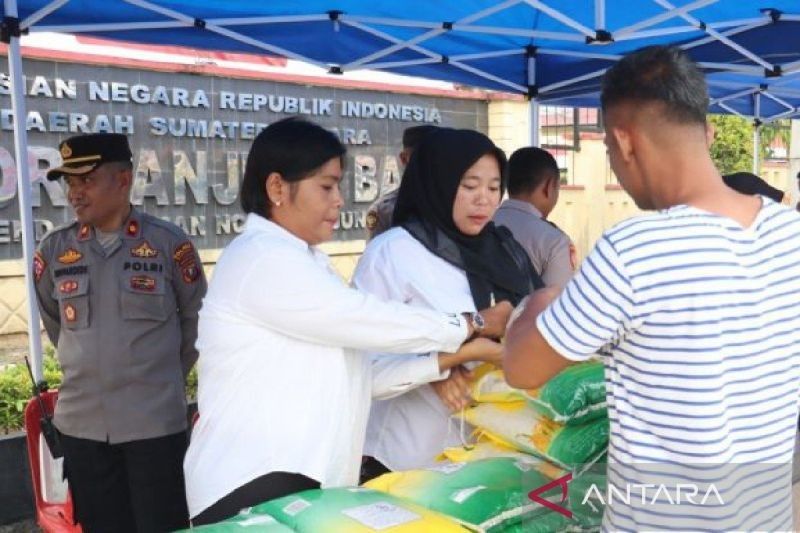 Polres Tanjungbalai Gelar Gerakan Pangan Murah: 1 Ton Beras SPHP Ludes dalam Dua Jam, Bantu Kebutuhan Warga