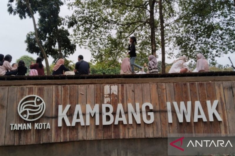 Ribuan Pengunjung Padati, Pemkot Palembang Rapikan Kawasan Wisata Taman Kambang Iwak Demi Kenyamanan