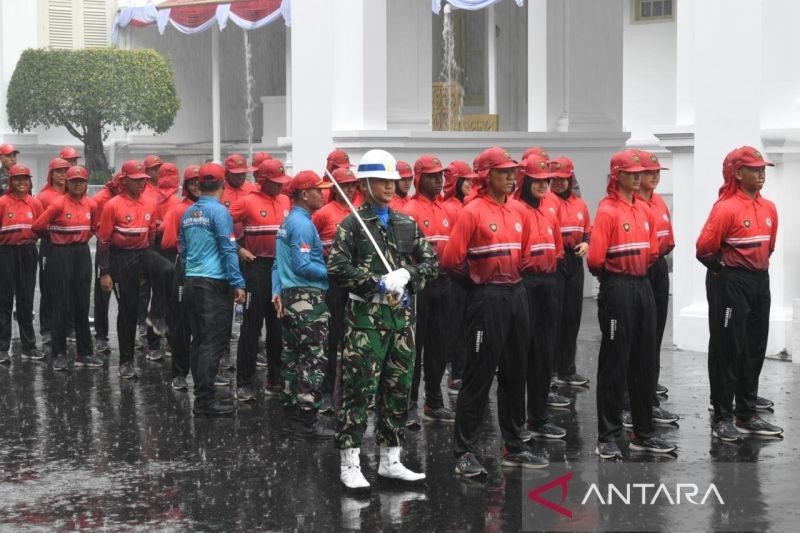 Hujan Deras Tak Goyahkan Semangat Paskibraka, Ini Fakta Unik Latihan Jelang HUT RI Ke-80