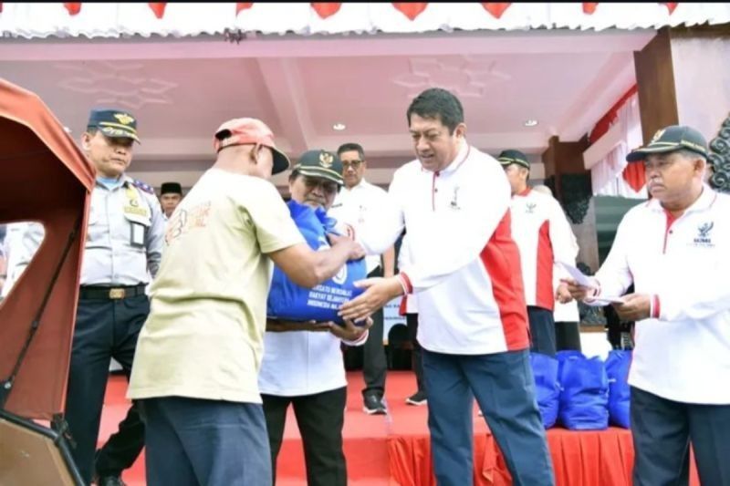 Ratusan Pengayuh Becak di Pacitan Terima Bantuan Baznas Senilai Puluhan Juta Rupiah