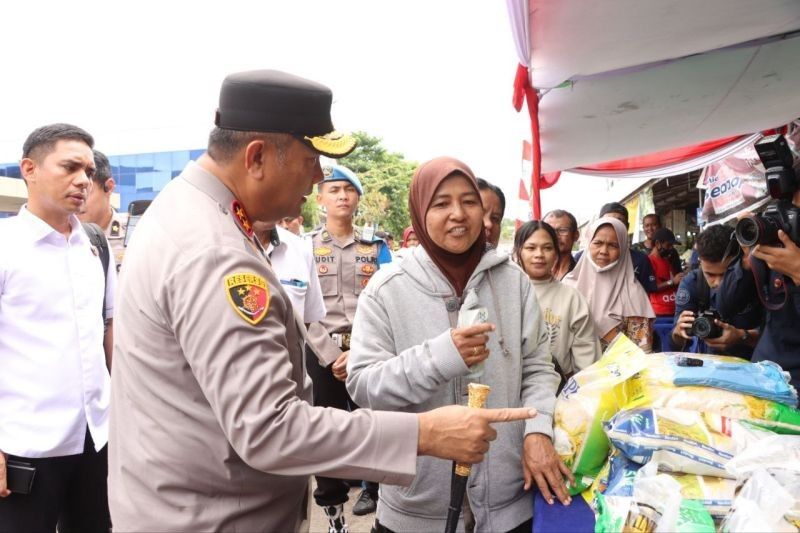Pekan Kedua Sinergi Polri-Bulog: Jaga Stabilitas Harga Pangan di Kepri dengan Operasi Pasar Murah