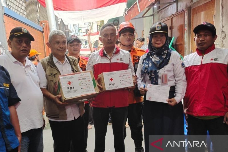 Tanggap Bencana: PMI Salurkan Bantuan Medis dan Logistik untuk Korban Kebakaran Tambora, 14 KK Kehilangan Tempat Tinggal