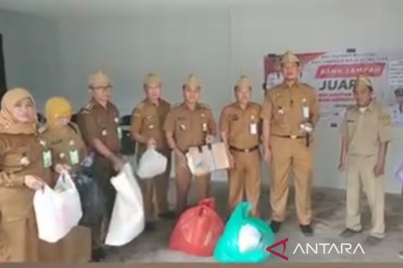 Banjarmasin Wajibkan Ribuan ASN Jadi Nasabah Bank Sampah: Upaya Atasi Darurat Lingkungan