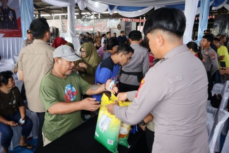 Polda Sulut Distribusikan 182 Ton Beras, Sukseskan Gerakan Pangan Murah di 15 Kabupaten/Kota