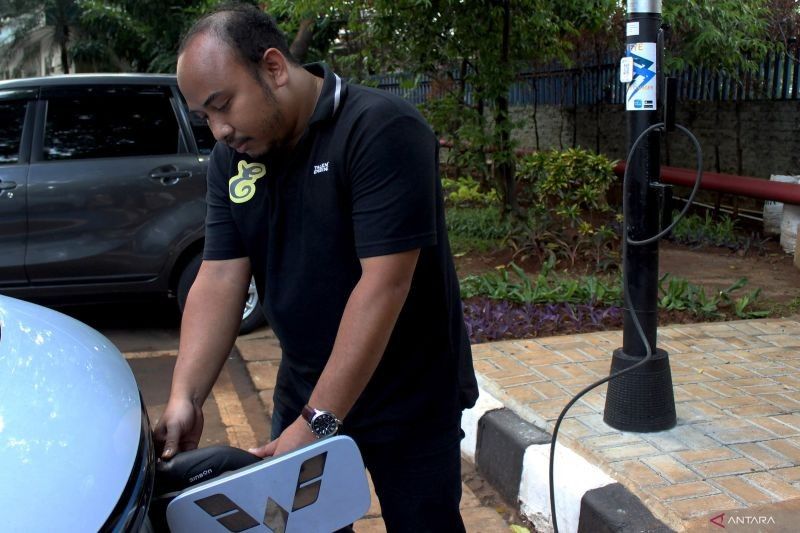 PLN Targetkan 1.000 SPKLU Tiang Listrik Rampung Tahun Ini, Sudah Terpasang 500 Unit!