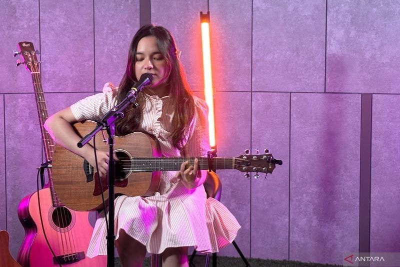 Perjuangan Paman Jadi Inspirasi, Alex Tan Rilis Lagu 'Blink' yang Menyentuh Hati