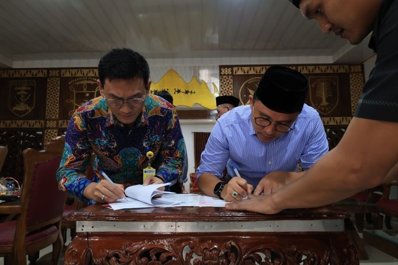Bupati Parosil Minta Kantor Pertanahan Lampung Barat Tingkatkan Pelayanan: Sinergi Usai Gempa 1994