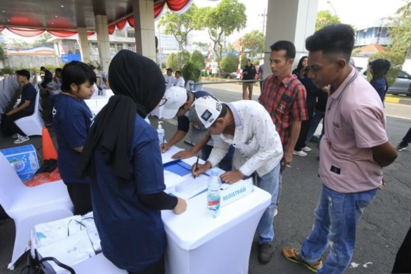 Ratusan Pekerja Pelabuhan Tanjung Perak Ikuti Cek Kesehatan Gratis Sambut HUT RI ke-80