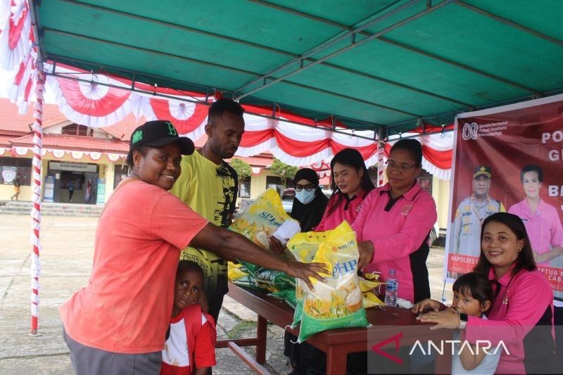 Polres Maybrat Jual 6 Ton Beras SPHP Jelang HUT RI ke-80: Bantu Masyarakat Dapatkan Pangan Murah