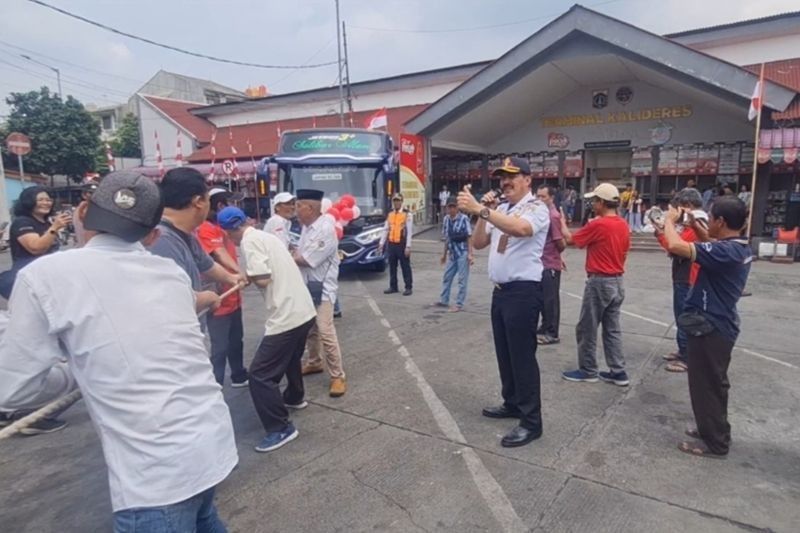 Fakta Unik: Terminal Kalideres Gelar Lomba Tarik Bus AKAP 7 Ton Rayakan HUT ke-80 RI