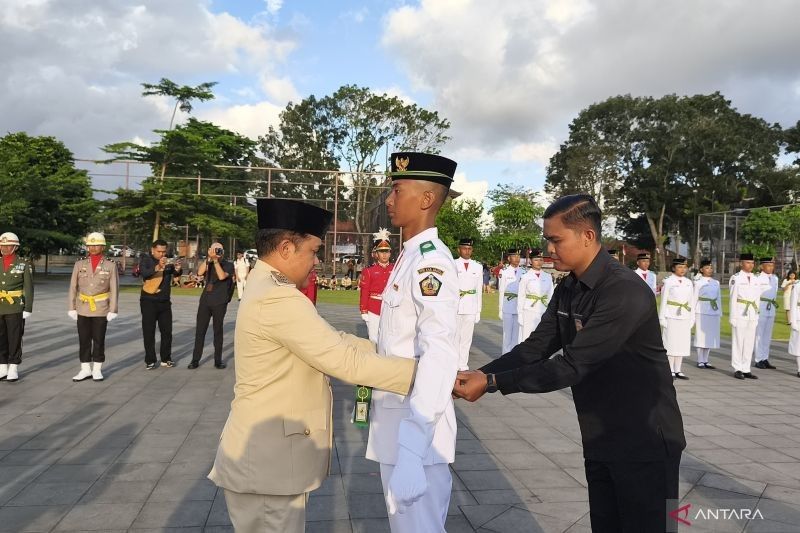 Kukuhkan 60 Anggota, Bupati Bangli Tanamkan Nilai Persatuan pada Paskibraka Jelang HUT ke-80 RI