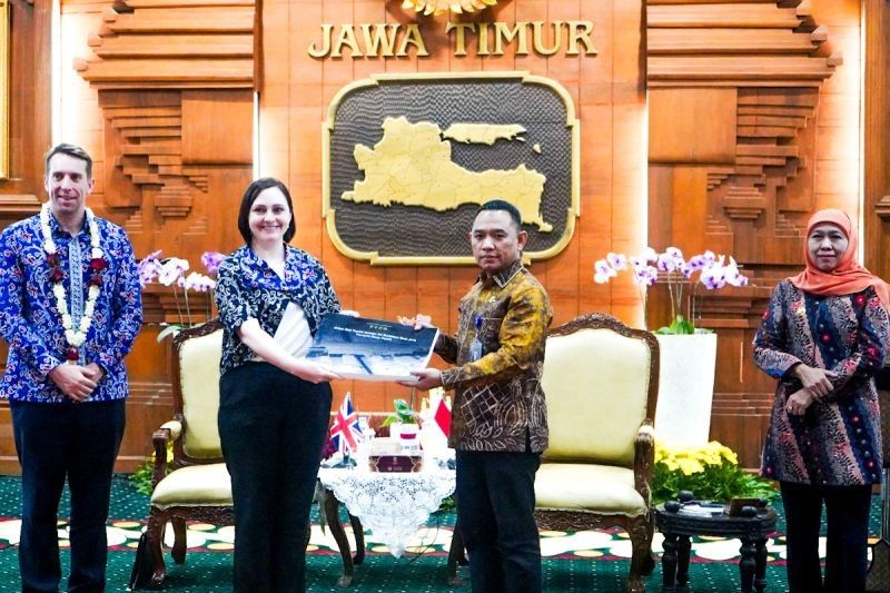 Terobosan Baru: Kemenhub Terima Dokumen Studi Transportasi Rel Surabaya dari Inggris, Solusi Atasi Macet?