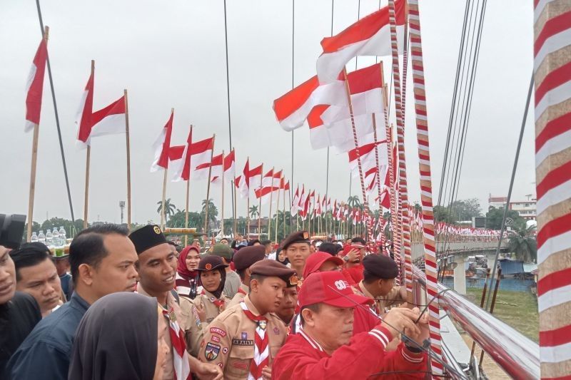Jambi Pecahkan Rekor MURI: 1.500 Bendera Merah Putih Hiasi Jembatan Gentala Arasy Rayakan HUT RI ke-80