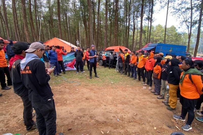 Ribuan Pendaki Dikawal Ketat SAR Gabungan Rayakan HUT Ke-80 RI di Puncak Bawakaraeng: Pengawalan Pendaki Bawakaraeng Prioritaskan Keselamatan