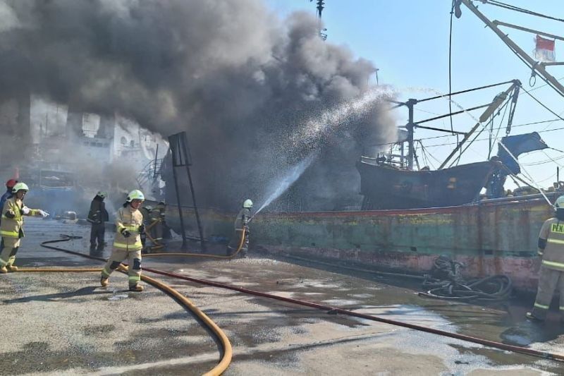Kerugian Fantastis Rp2,75 Miliar, Gulkarmat Taksir Akibat Kebakaran Kapal Muara Baru