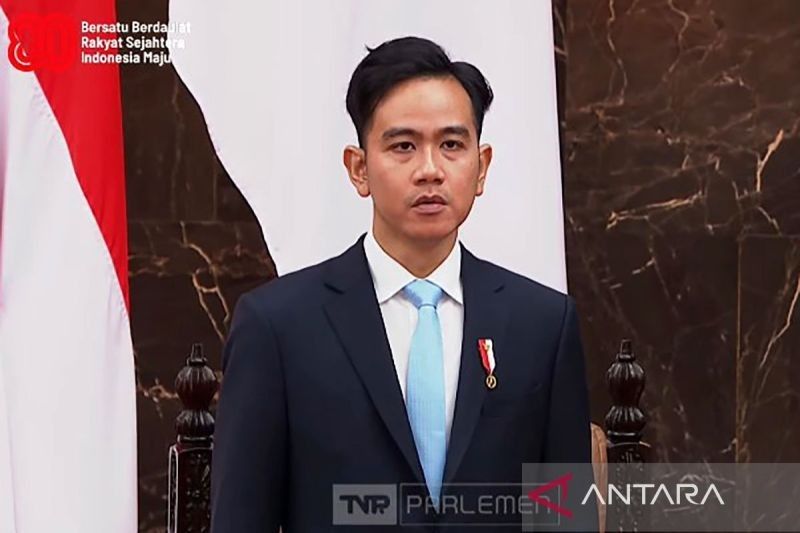 Pemerhati Mode Ungkap Makna di Balik Gaya Busana Gibran Rakabuming Raka: Kesederhanaan yang Berwibawa
